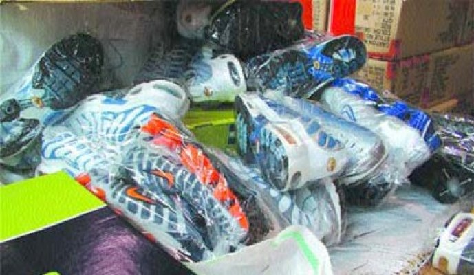 Adidaşi contrafăcuţi, confiscaţi de vameşi